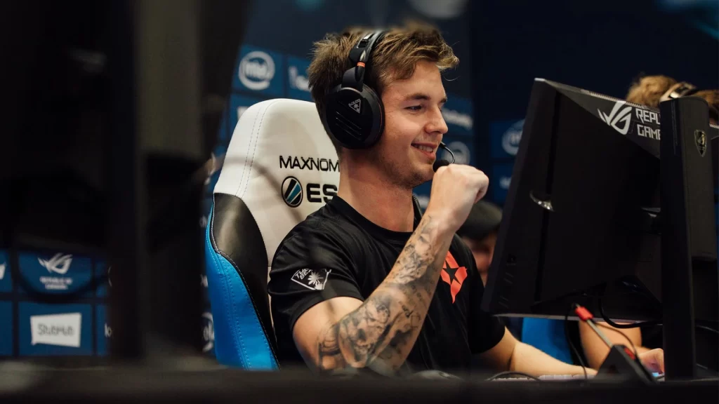 CSGO – EG Black & White Losing Players, Dev1ce Back In Astralis