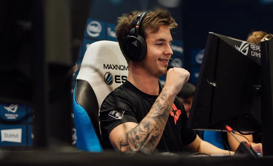 CSGO – EG Black & White Losing Players, Dev1ce Back In Astralis