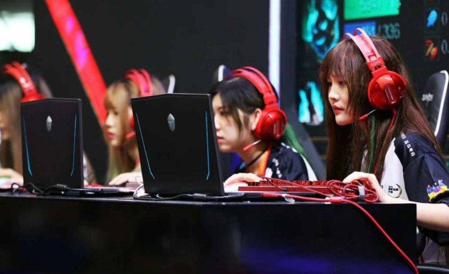 Competitive gaming: More female esports players breaking through
