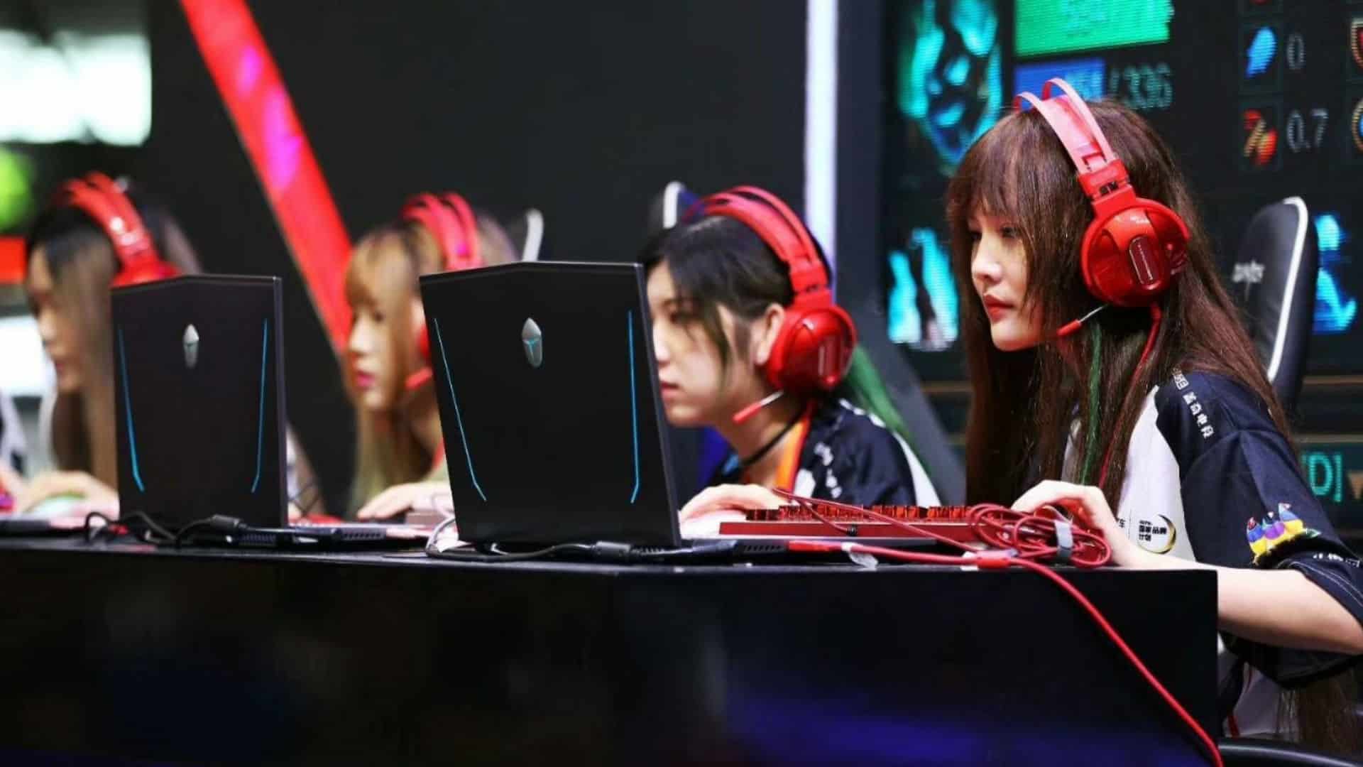 Competitive gaming: More female esports players breaking through